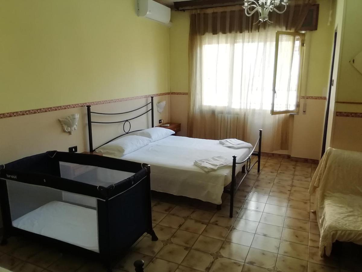 Hotel La Carina กรอตตามินาร์ดา ภายนอก รูปภาพ