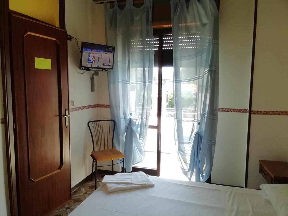 Hotel La Carina กรอตตามินาร์ดา ภายนอก รูปภาพ