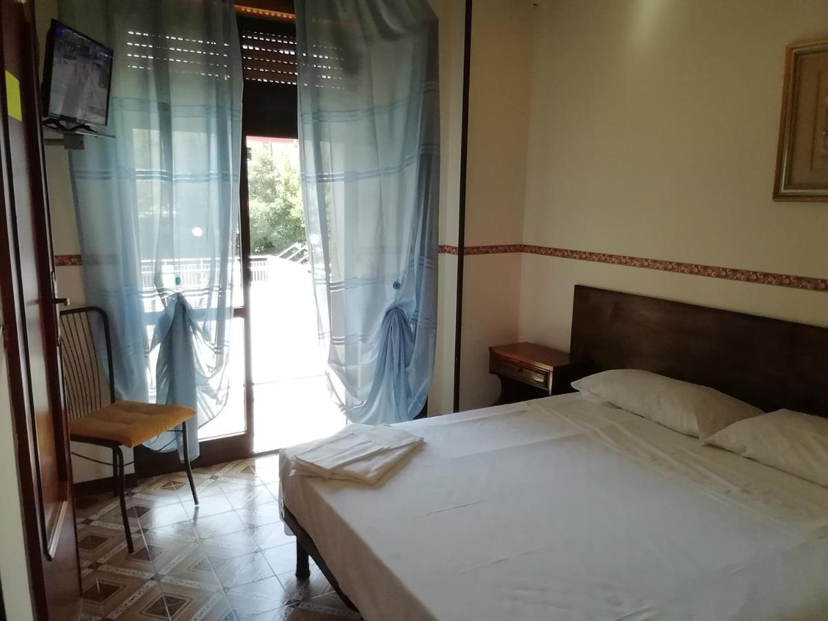 Hotel La Carina กรอตตามินาร์ดา ภายนอก รูปภาพ
